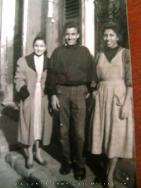 MAX ALZERAH 1051 rene avec des copines de travail a oran.jpg